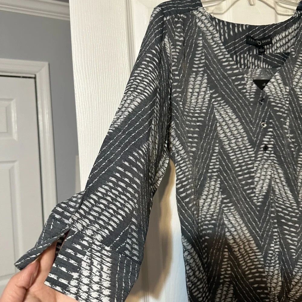 NWT Fred David Chevron Pattern Button Down Top - Picture 7 of 16